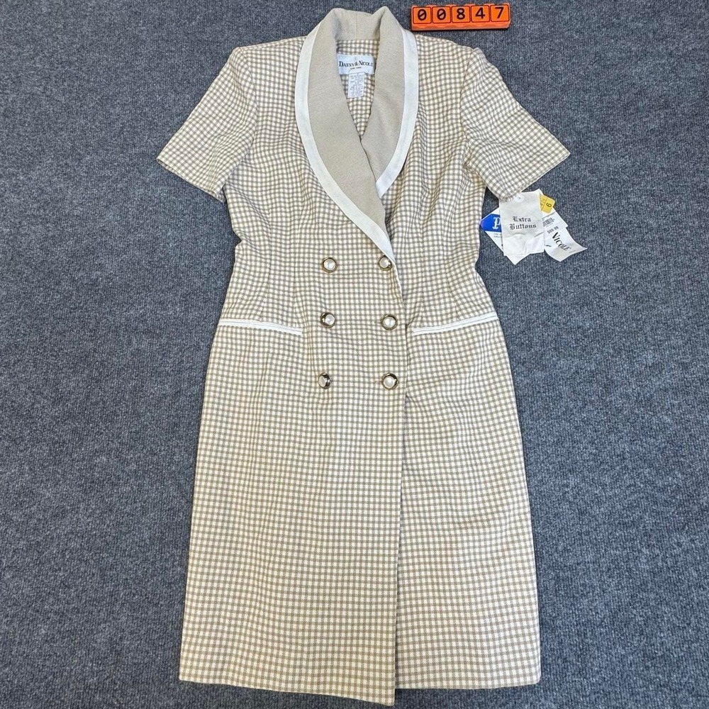 Danny & Nicole New York cream and beige gingham rayon & polyester dress. 6P